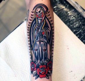 Hilde Neunteufel Tattoo Tod Symbol